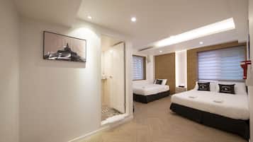 Triple Room | Individually decorated, blackout drapes, soundproofing, rollaway beds