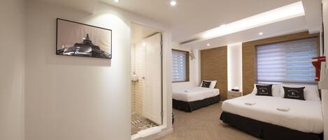 Habitación triple | Decoración individual, cortinas opacas, sistema de insonorización