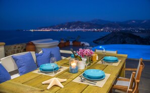 Outdoor dining - Naxos Rock Villas (Naxos)