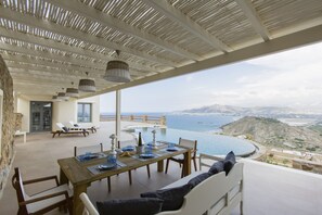 Outdoor dining - Naxos Rock Villas (Naxos)