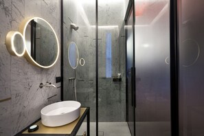 Shower, designer toiletries, hair dryer, bathrobes - Conti Guest House (Milan)