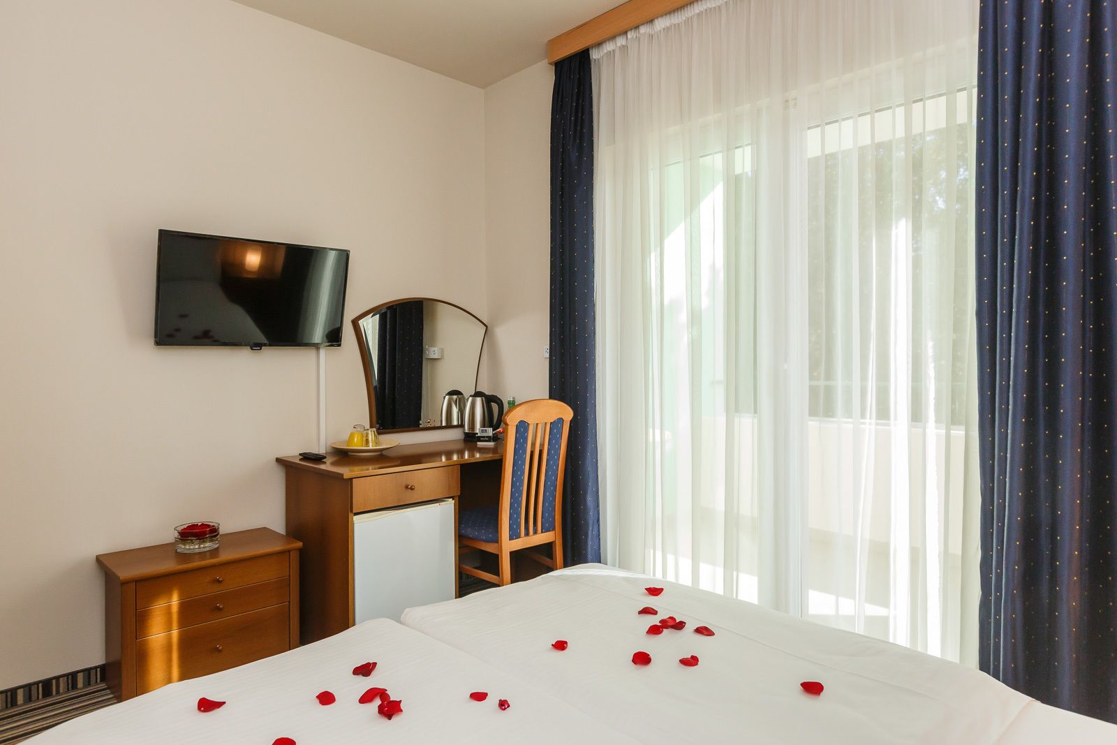 Kamar Triple, balkon | Area keluarga | Televisi layar datar 80-cm dengan saluran TV satelit dan TV