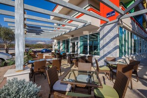 Se sirven desayunos, almuerzos y cenas; cocina local