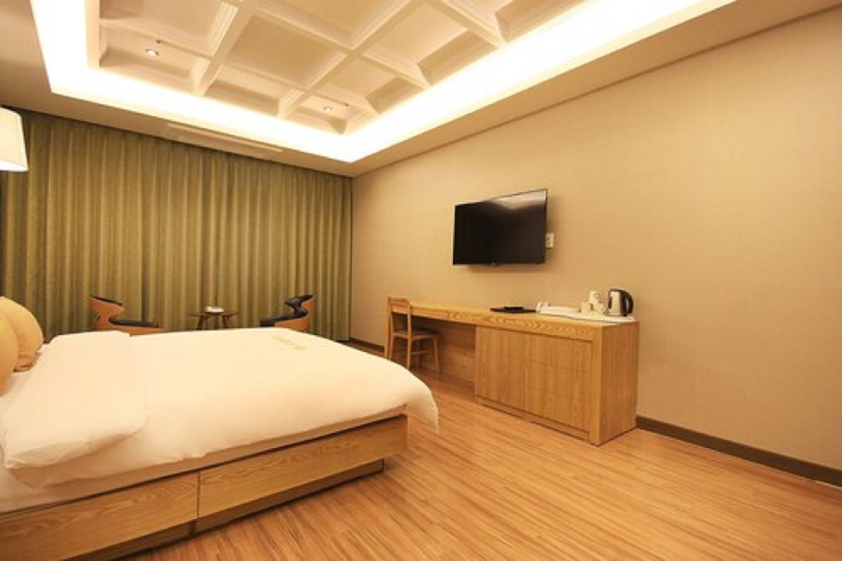 standard double room | in-room safe, blackout curtains, soundproofing, iron/ironing board
