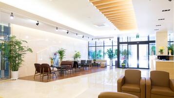Coin salon dans le hall
