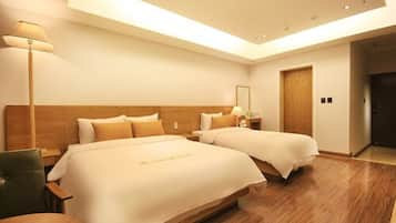 Standard Twin Room | In-room safe, blackout curtains, soundproofing, iron/ironing board