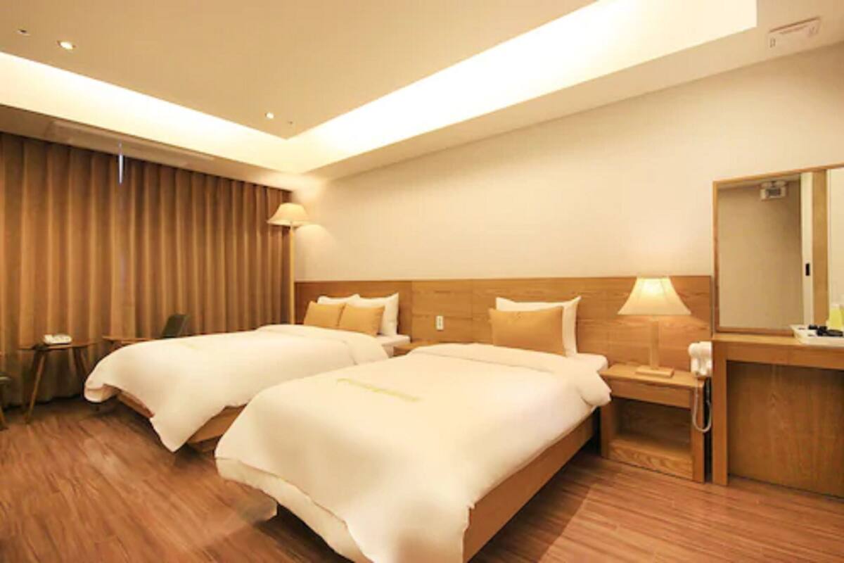 Standard Twin Room | In-room safe, blackout drapes, soundproofing, iron/ironing board