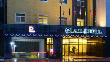 Pintu masuk properti