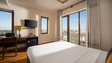 Dobbeltrom – deluxe, balkong | Minibar, safe på rommet, skrivebord og lydisolert