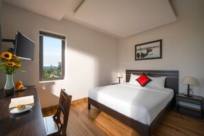 Deluxe Double Room, Beach View | Living room | Flat-screen TV - Stayzi Hotel (Da Nang)