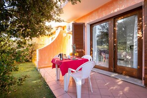 Classic-Apartment, 1 Schlafzimmer, Gartenblick (4 pax) | Terrasse/Patio