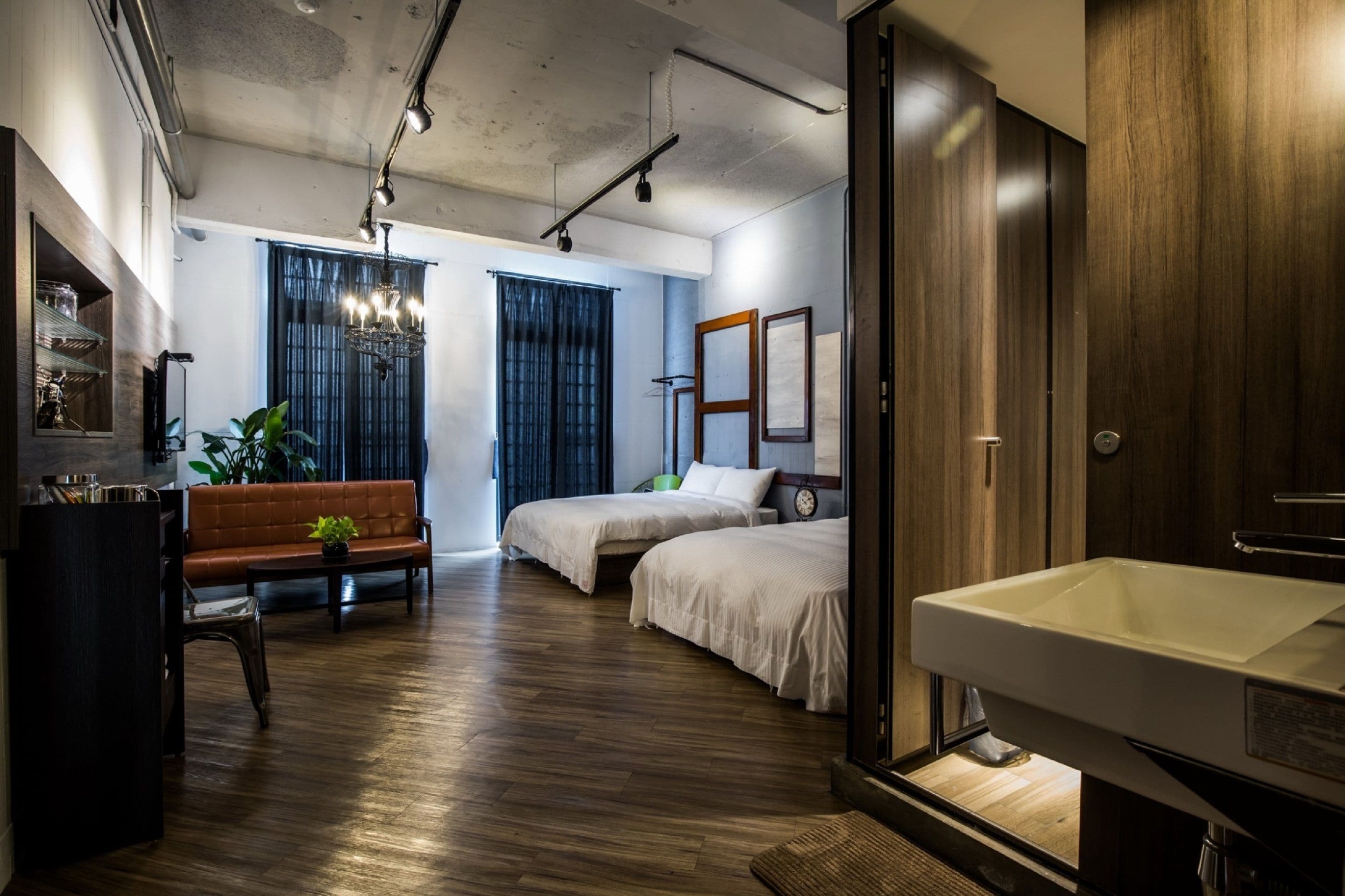 Classic Quadruple Room | Blackout drapes, free WiFi, bed sheets