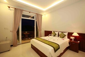 Minibar, in-room safe, individually decorated, individually furnished - La Uy Villa (Da Nang)