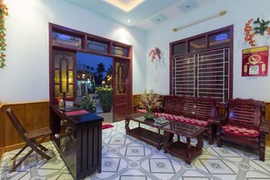 Lobby sitting area - La Uy Villa (Da Nang)
