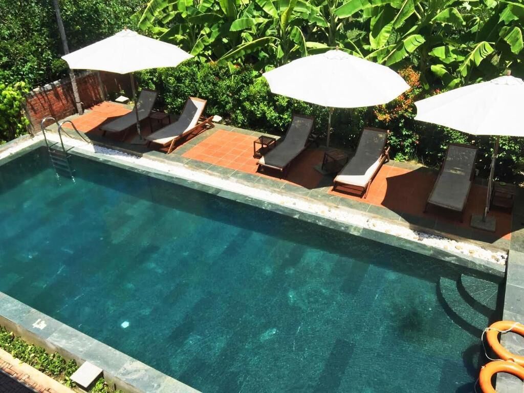 outdoor pool, pool loungers