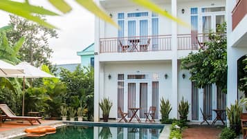 Outdoor pool, sun loungers