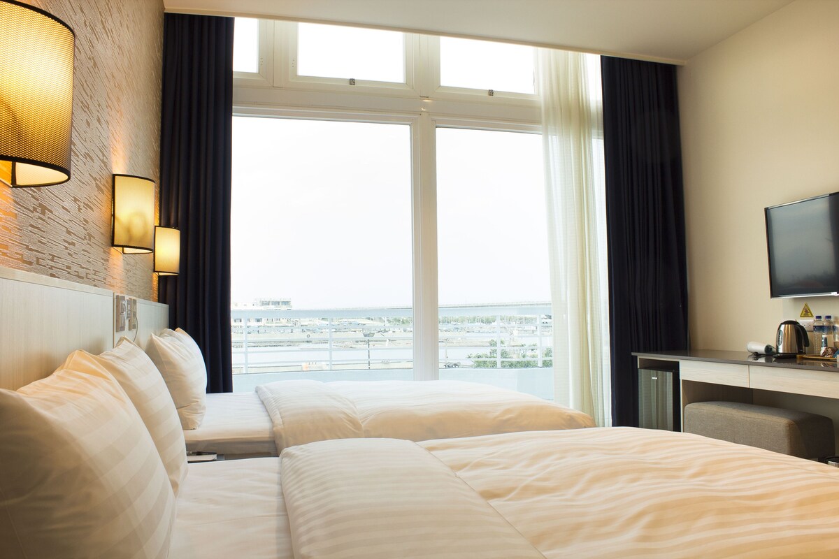 Chambre Deluxe avec lits jumeaux, 2 lits doubles | Bureau, rideaux occultants, Wi-Fi gratuit