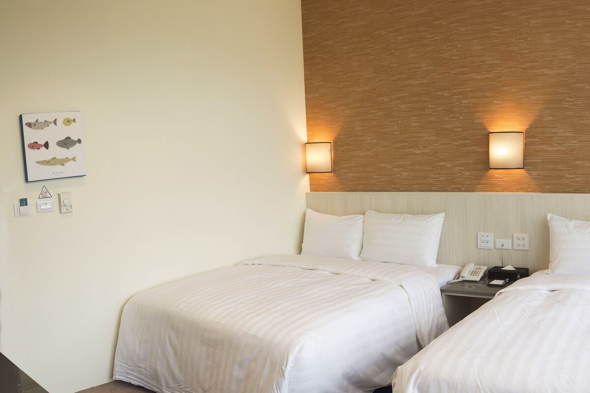 Chambre Classique avec lits jumeaux, 2 lits doubles | Bureau, rideaux occultants, Wi-Fi gratuit