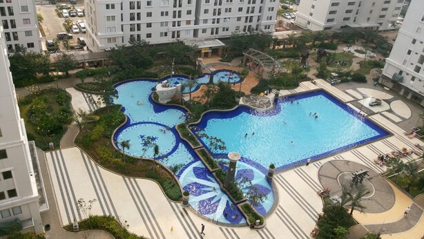 Outdoor pool - Ritz Properti (Jakarta)