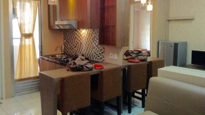 Studio, Pool View, Tower - Ritz Properti (Jakarta)