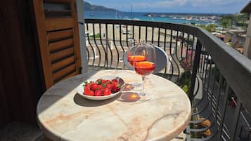 Family Studio, Sea View | Down duvets, in-room safe, blackout curtains, free WiFi