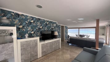 Panoramic Condo, Beach View, Sea Facing | Down duvets, in-room safe, blackout curtains, free WiFi