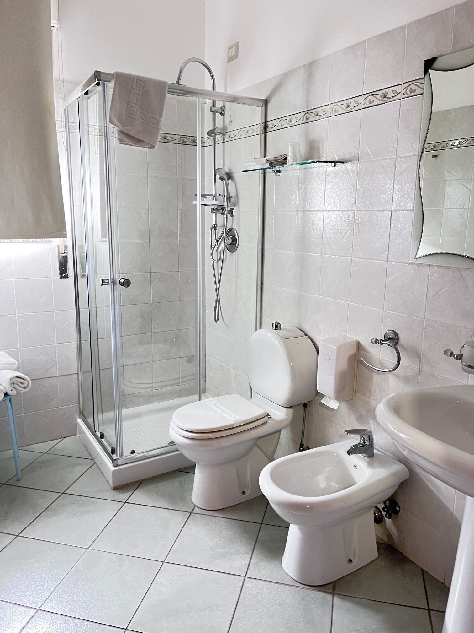 classic double room, sea view | bathroom | shower, free toiletries, hair dryer, bidet