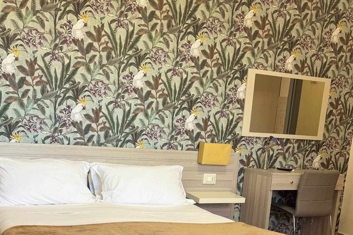 1 habitación, cubrecamas y caja de seguridad en la habitación