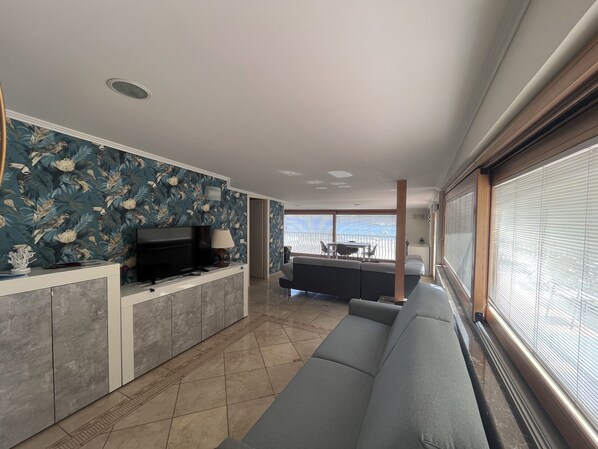 Panoramic Condo, Beach View, Sea Facing | 1 bedroom, down comforters, in-room safe, blackout drapes