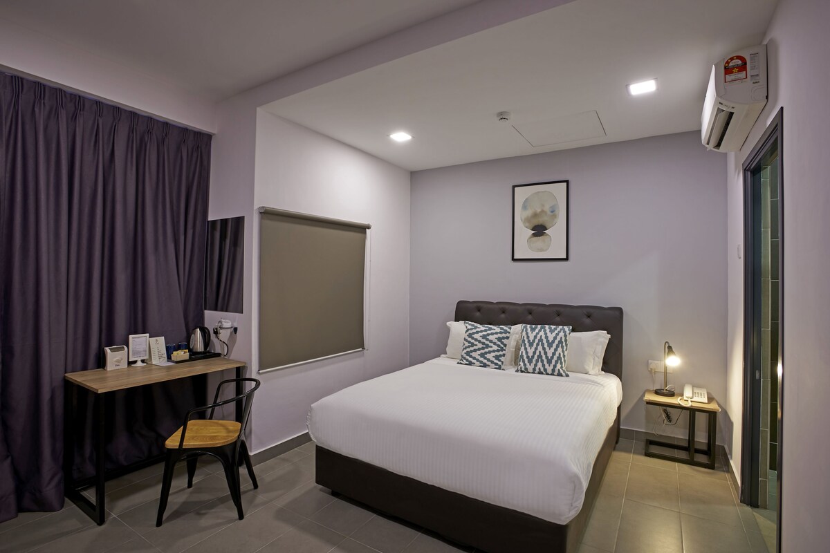 In-room safe, desk, soundproofing, iron/ironing board (on request)