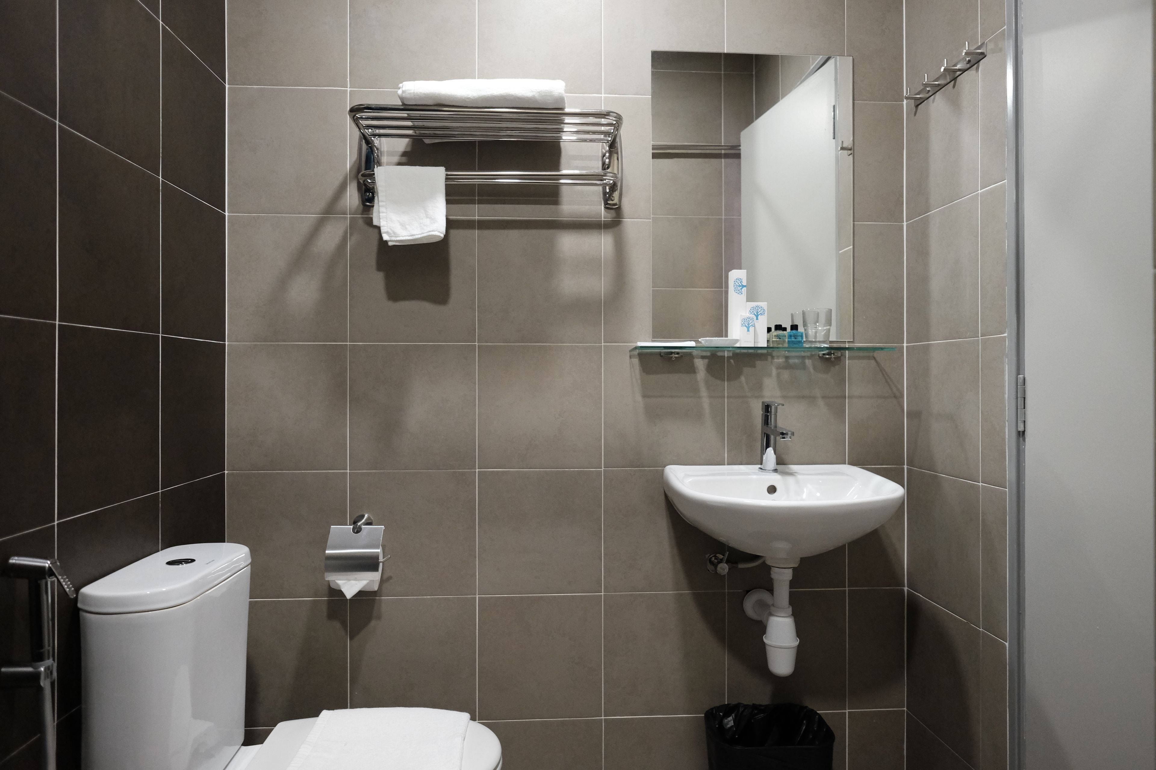 standard single room, no windows | bathroom | shower, free toiletries, hair dryer, bidet