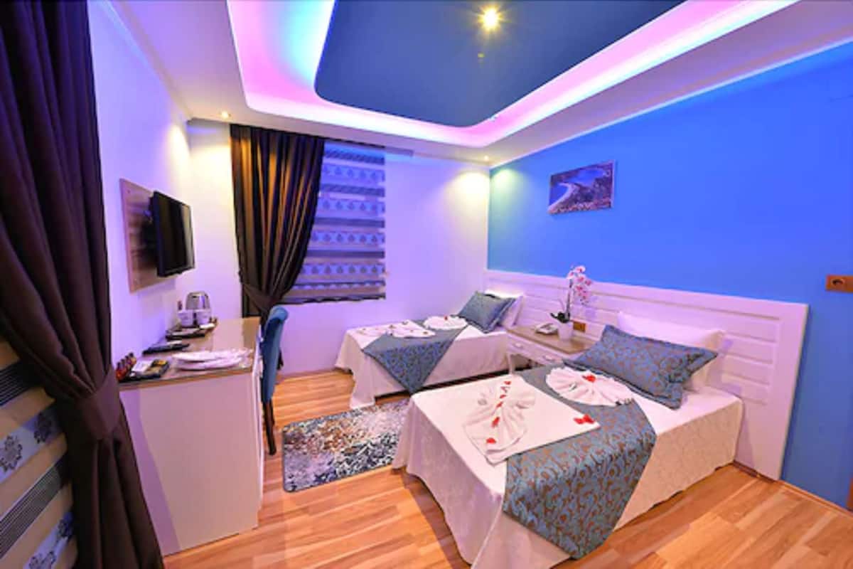 Habitación con 2 camas individuales | Minibar, escritorio, insonorización y cunas