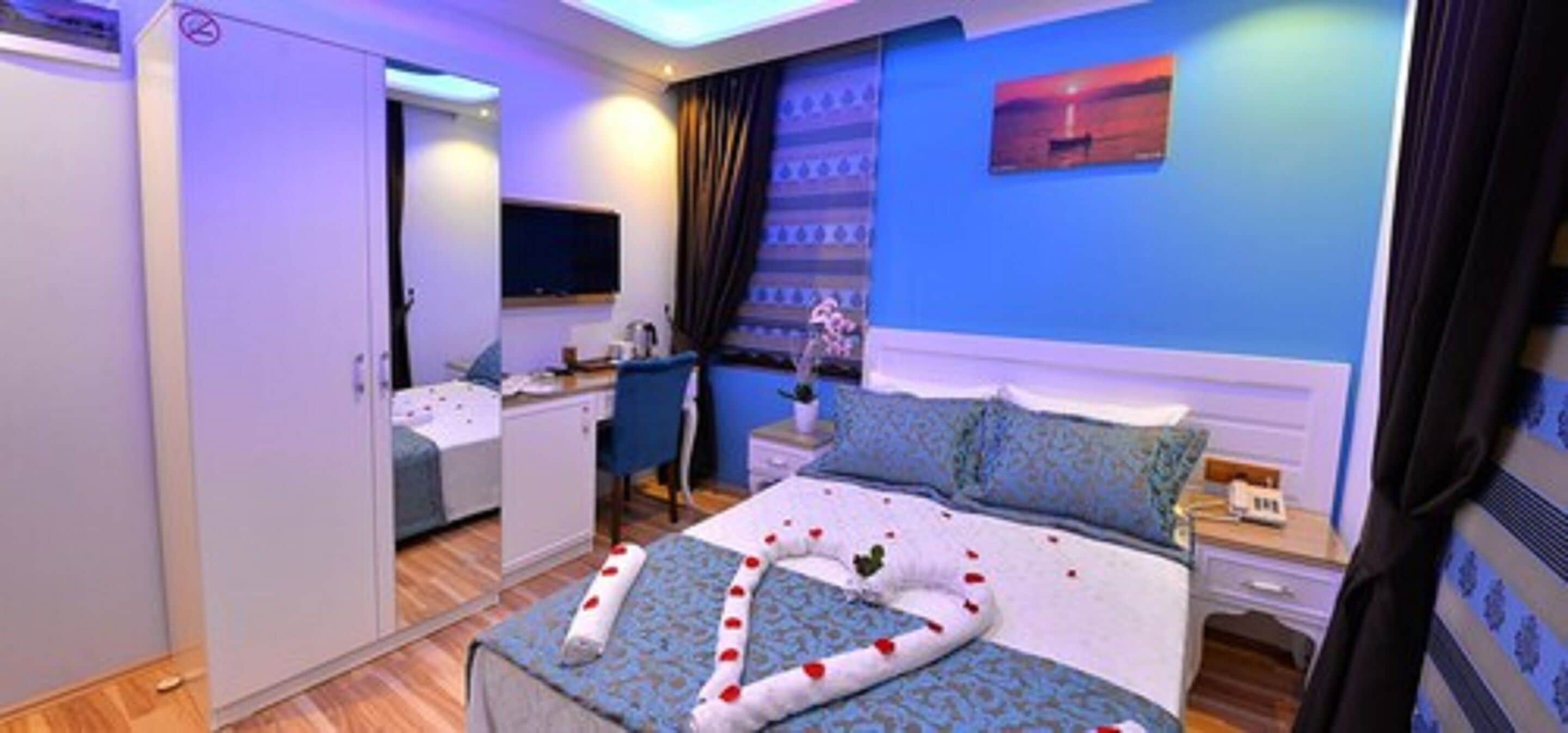 double room | minibar, desk, soundproofing, cots/infant beds