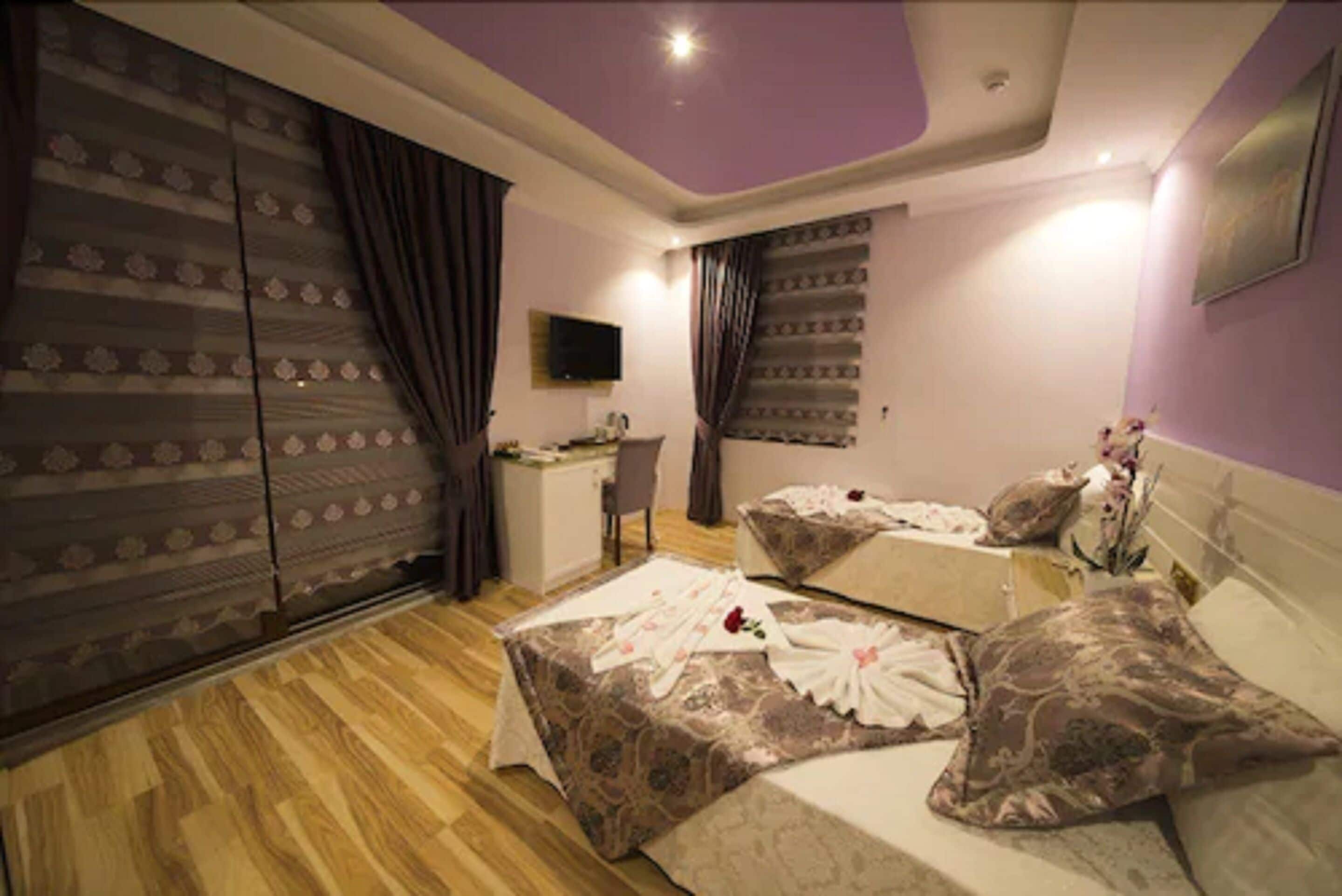 twin room | minibar, desk, soundproofing, cots/infant beds