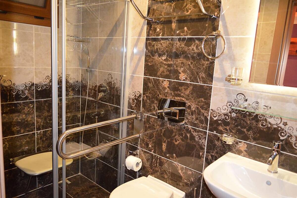 shower, free toiletries, hair dryer, slippers