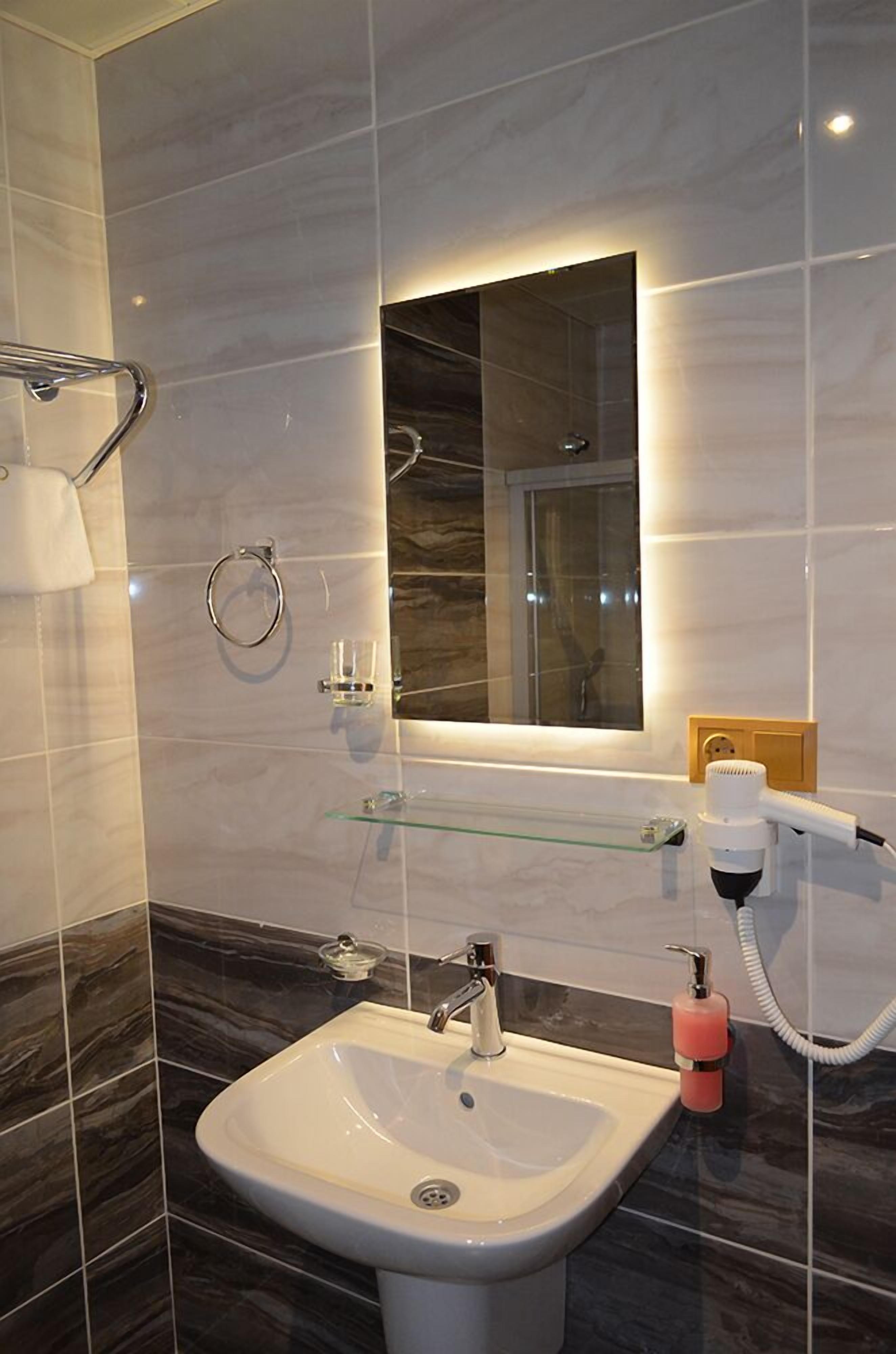 shower, free toiletries, hair dryer, slippers