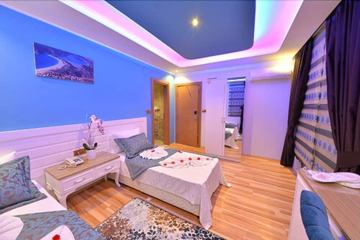 twin room | minibar, desk, soundproofing, cots/infant beds