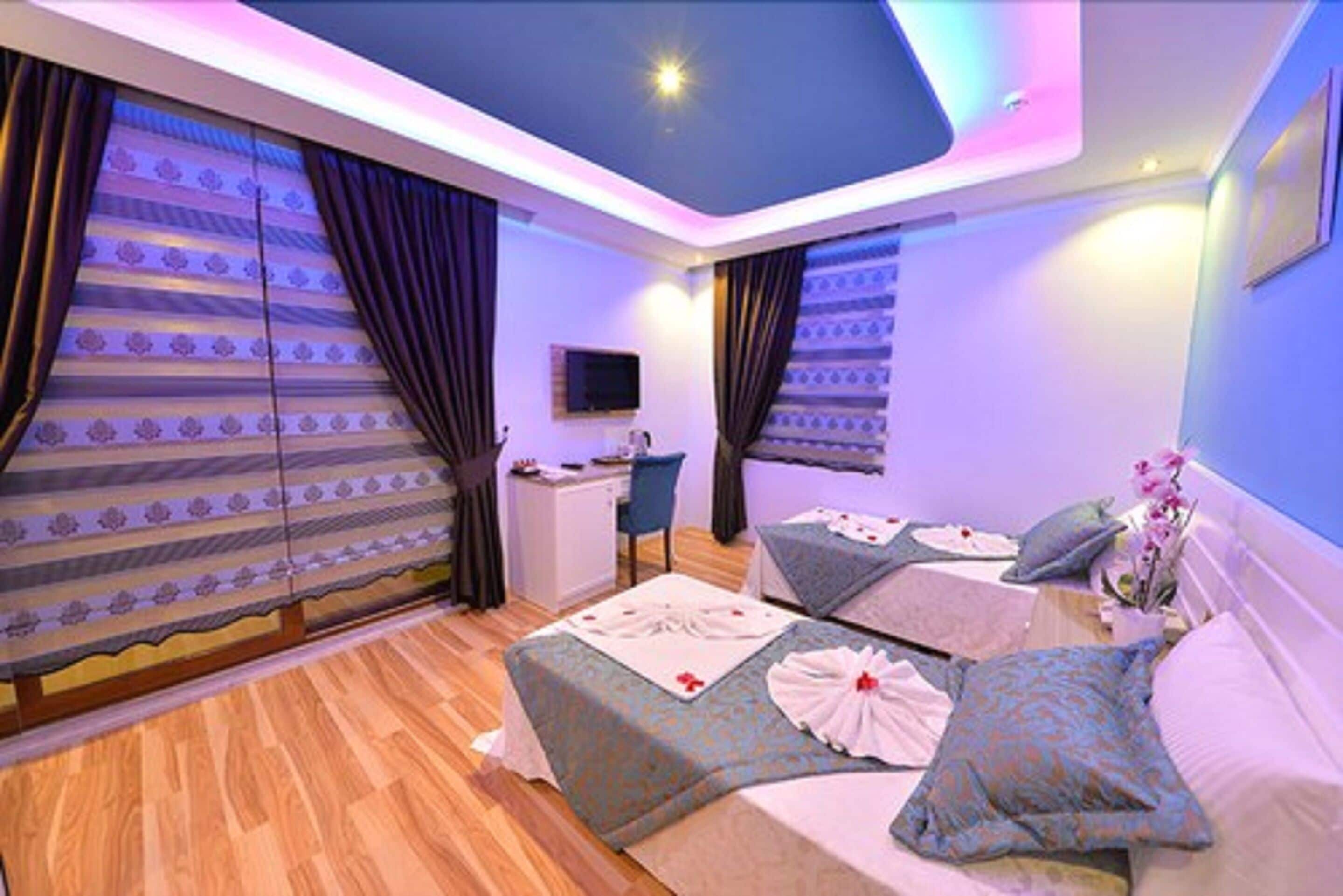 twin room | minibar, desk, soundproofing, cots/infant beds