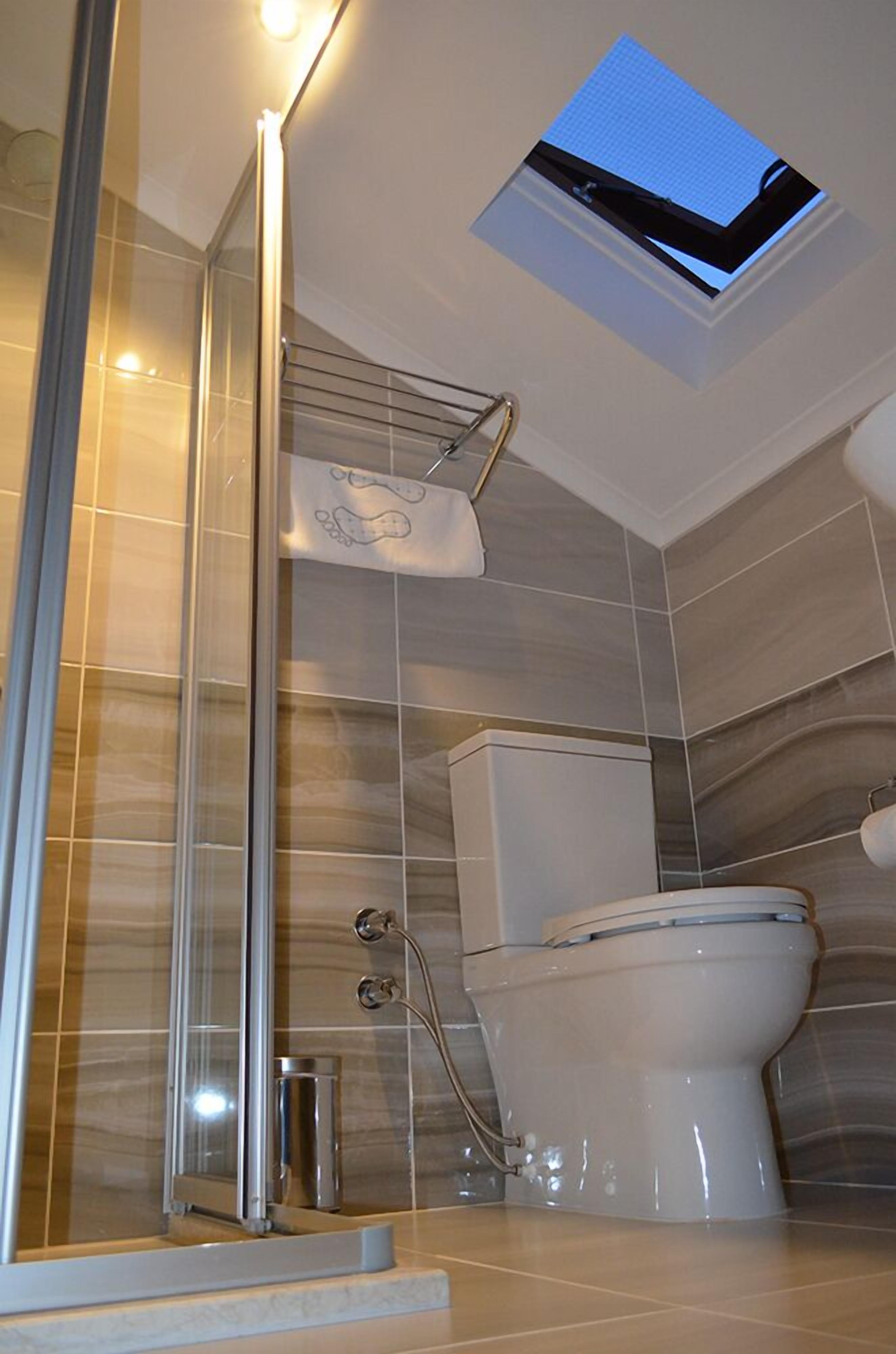 shower, free toiletries, hair dryer, slippers