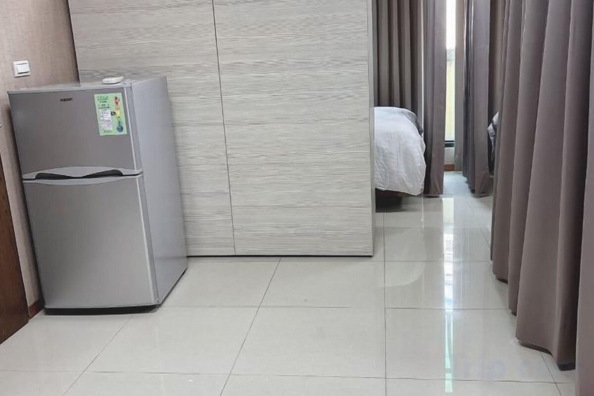 Ropa de cama de alta calidad, edredón, minibar y cortinas blackout 