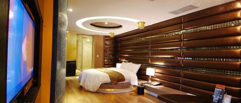 Ropa de cama de alta calidad, cubrecamas y minibar