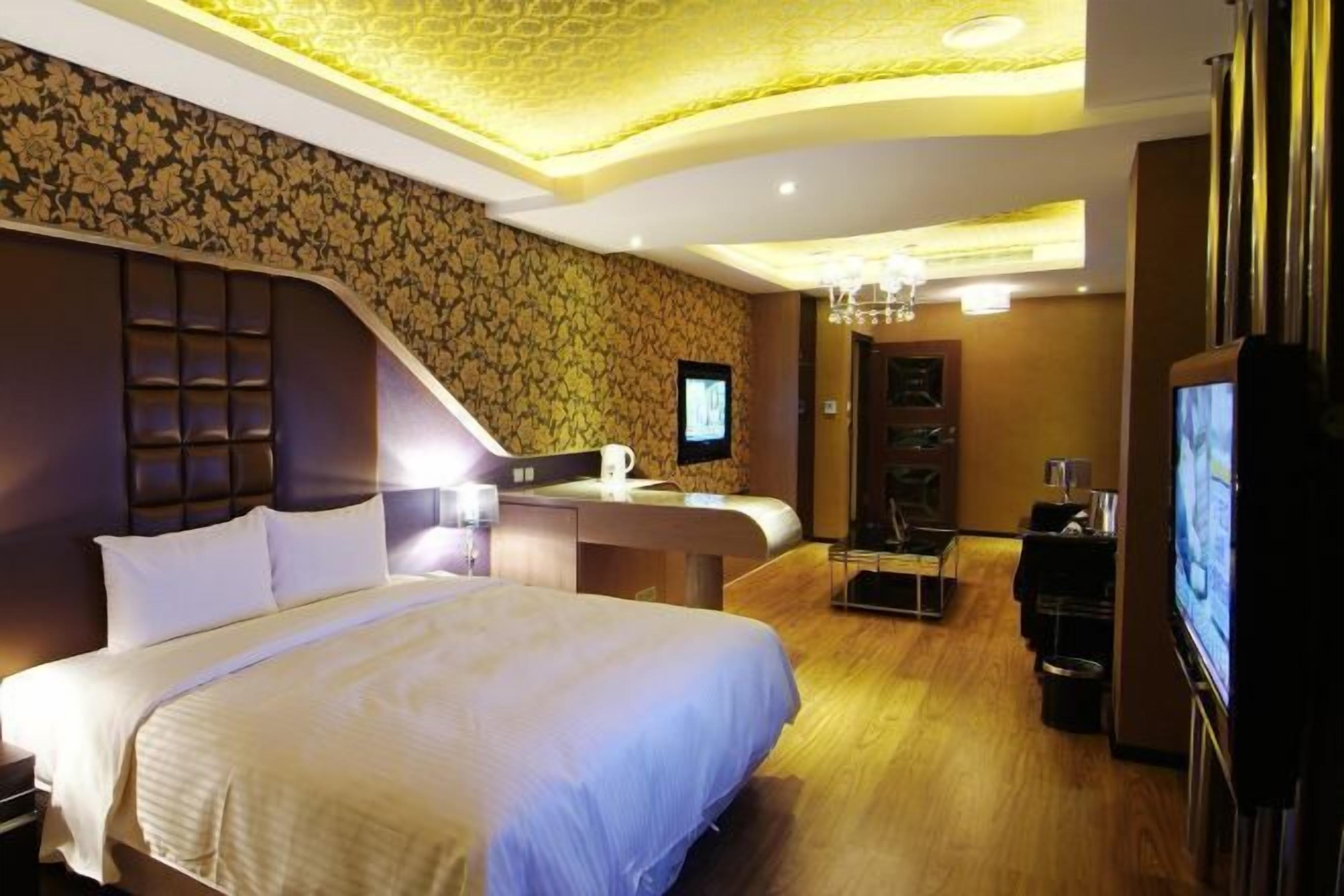 高档床上用品、羽绒被、迷你吧、特色装修