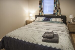 In-room dining - 6 Varis Apartments (Forres)