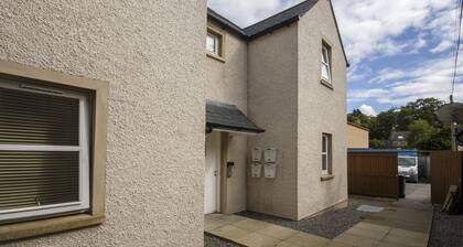 6 Varis Apartments