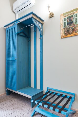 Double Room | Individually decorated, individually furnished, desk, iron/ironing board