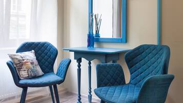 Triple Room | Individually decorated, individually furnished, desk, iron/ironing board