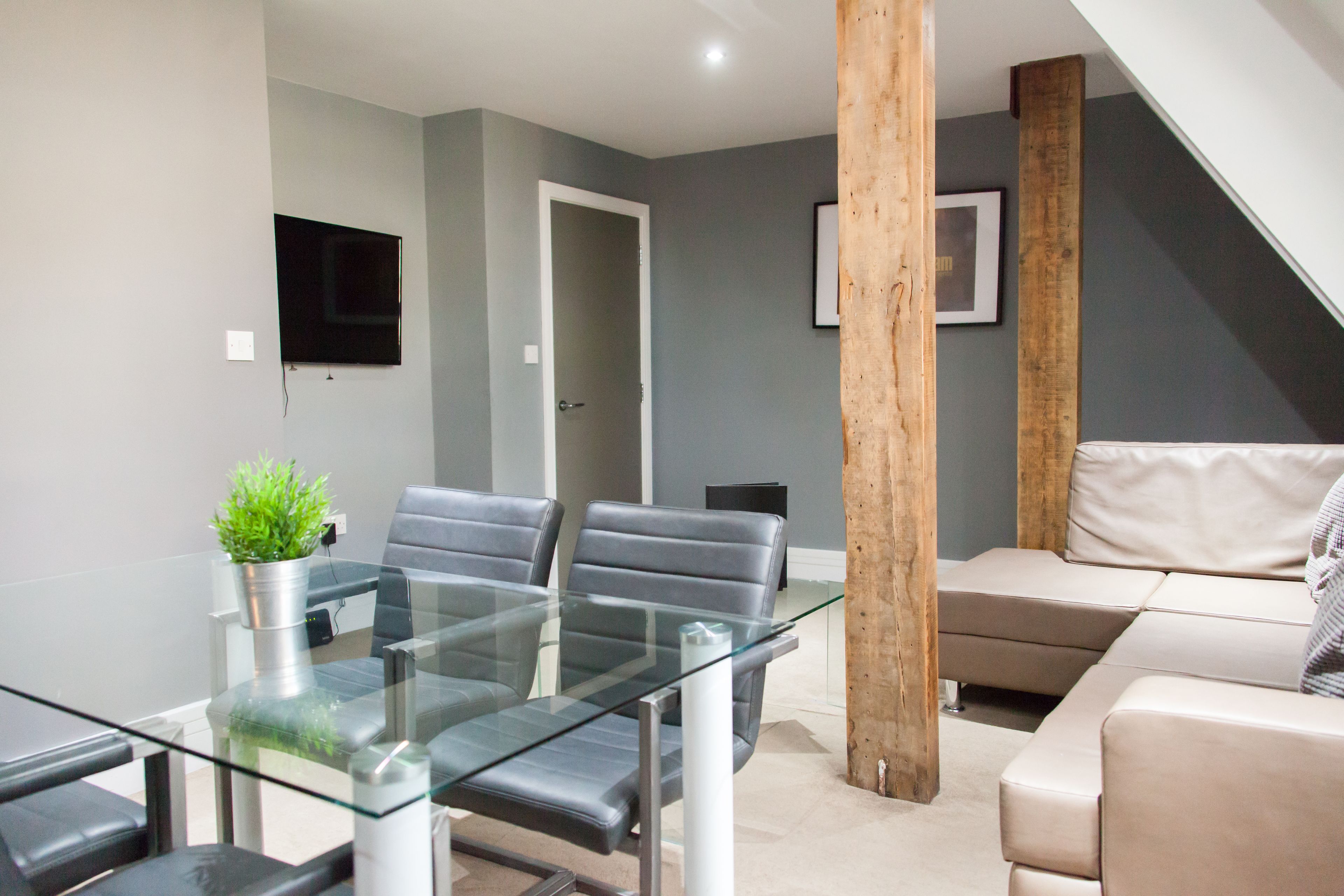 Apartment, 2 Bedrooms | Living room | Flat-screen TV