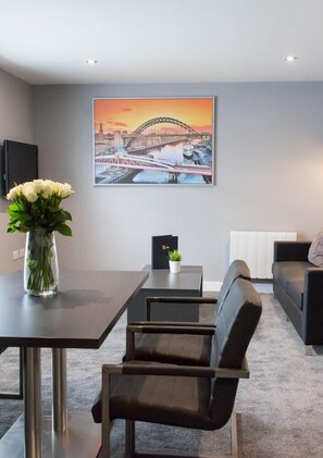 Apartment, 2 Bedrooms | In-room dining - Dream Apartments Quayside (Newcastle-upon-Tyne)