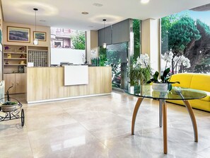 Reception - Apartamentos Los Arces (Arnuero)