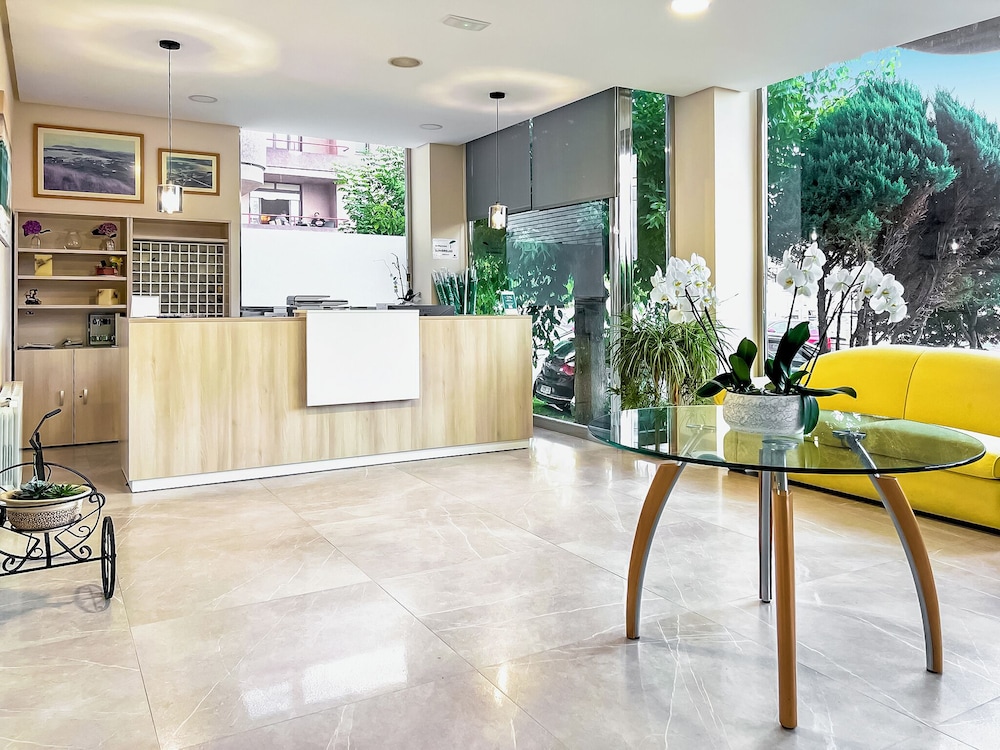 Apartamentos & Hotel - Los Arces de Isla by null